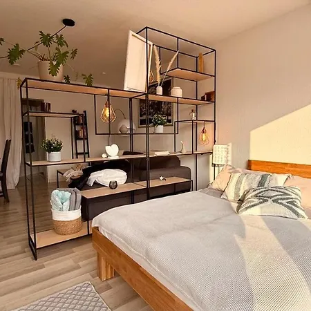 'Das Kleine Feine' - Ruhige, Helle Ferienwohnung Mit Parkplatz Und Balkon Pforzheim Exterior photo